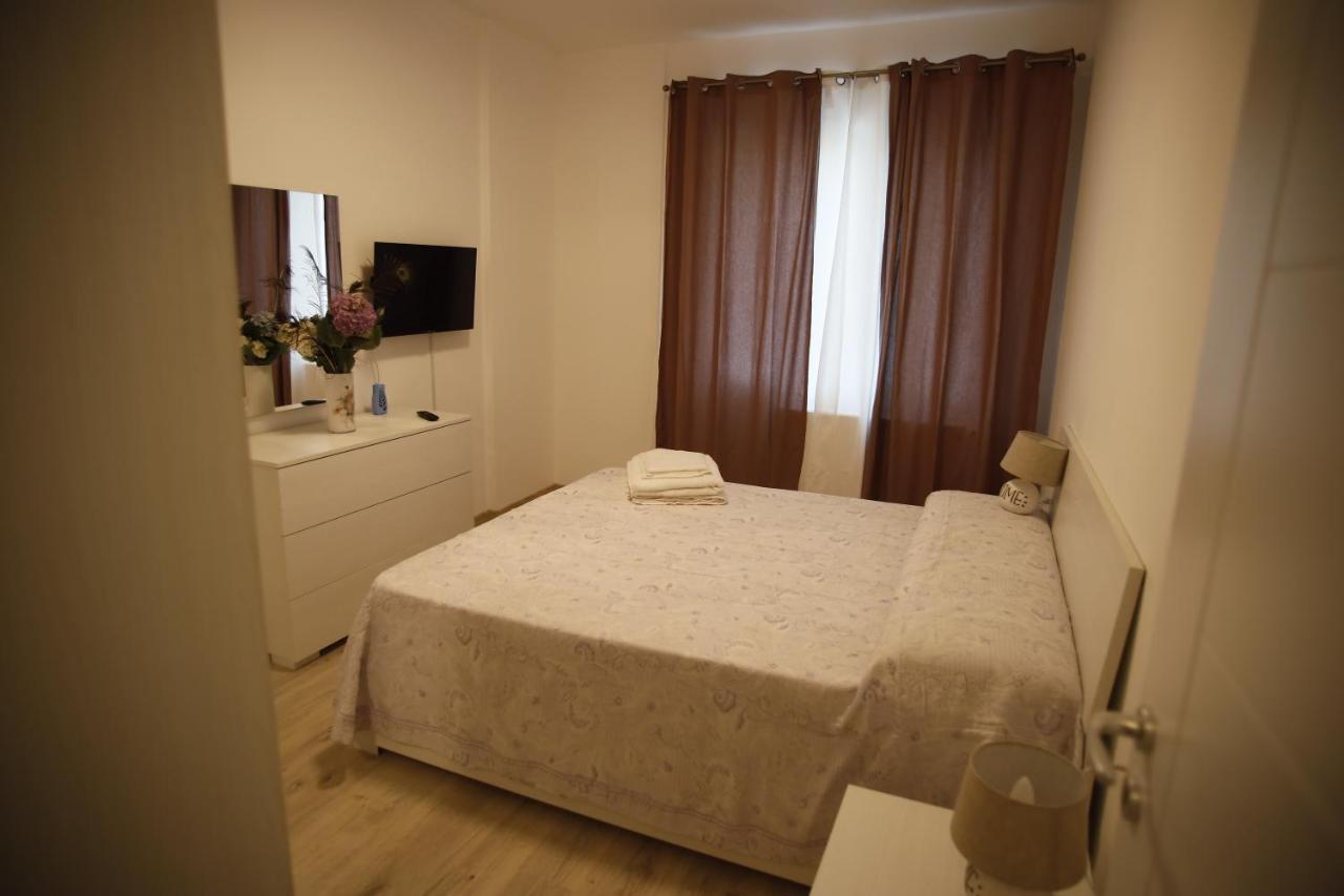 Lar Apartment Focșani Bagian luar foto