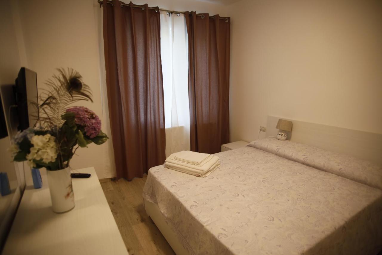 Lar Apartment Focșani Bagian luar foto